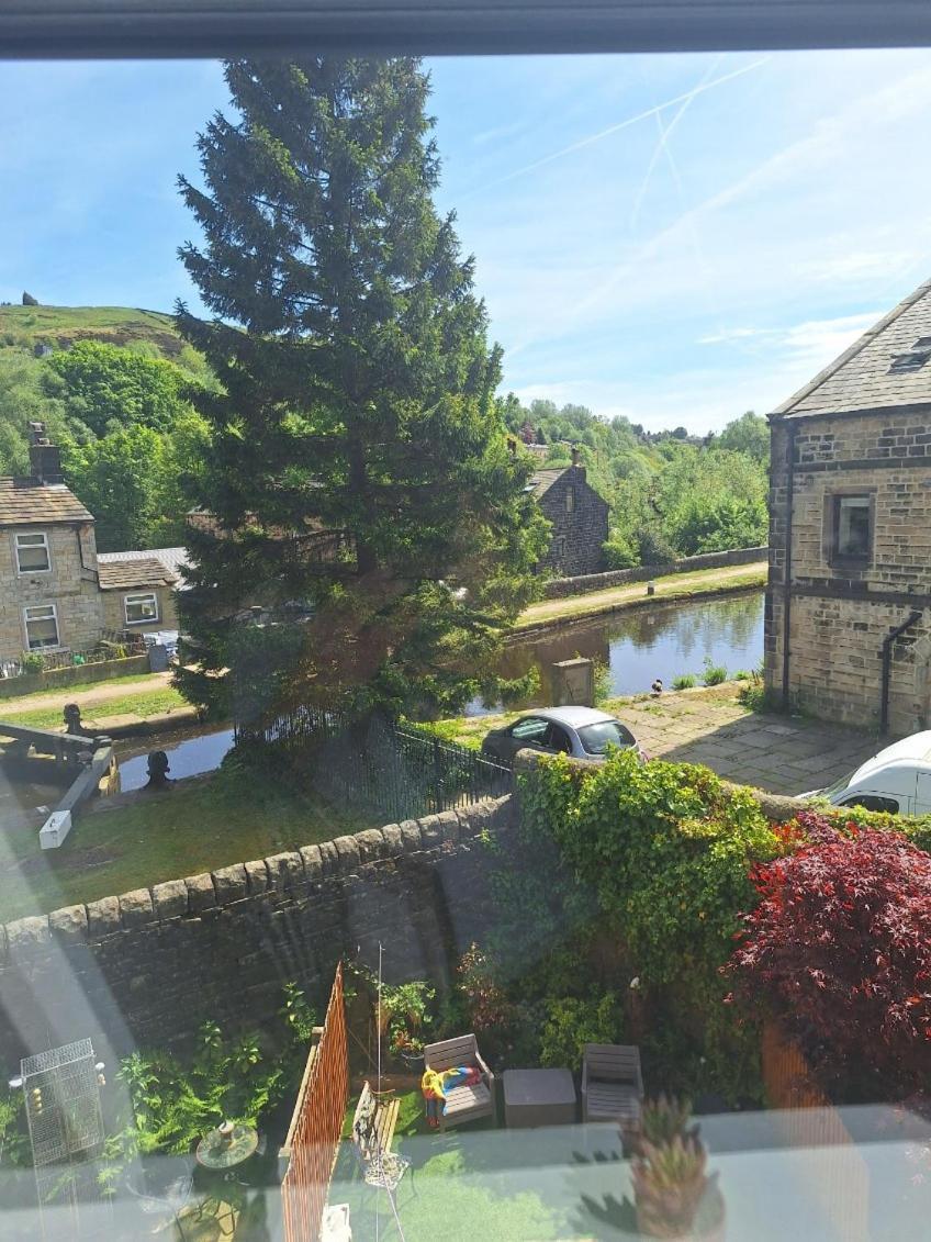 Todmorden Bed & Breakfast - The Toothless Mog Walsden Екстериор снимка