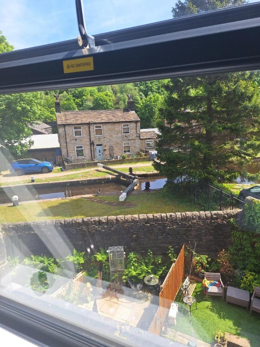 Todmorden Bed & Breakfast - The Toothless Mog Walsden Екстериор снимка