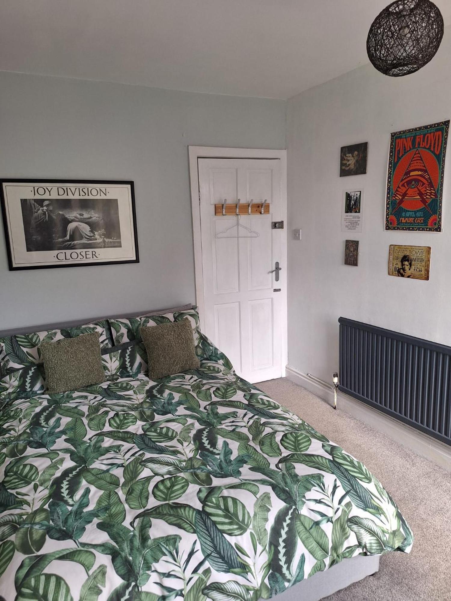 Todmorden Bed & Breakfast - The Toothless Mog Walsden Екстериор снимка