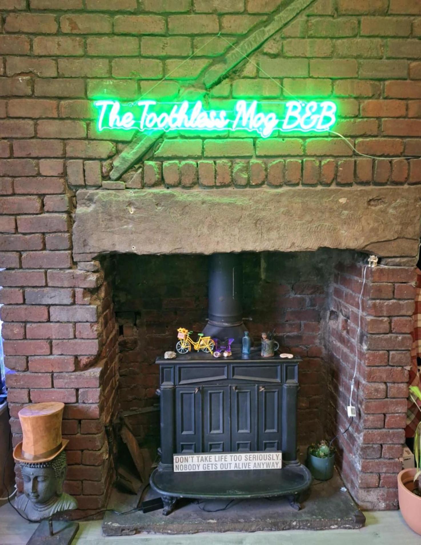 Todmorden Bed & Breakfast - The Toothless Mog Walsden Екстериор снимка